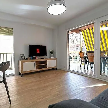 Rentafive - Parking - Reformada - Terraza Apartmán