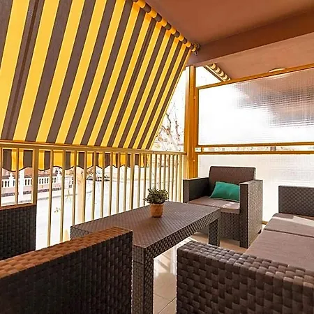 Rentafive - Parking - Reformada - Terraza