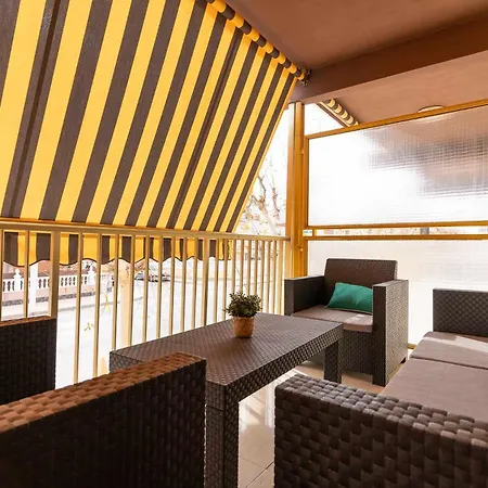 Rentafive - Parking - Reformada - Terraza Santa Pola